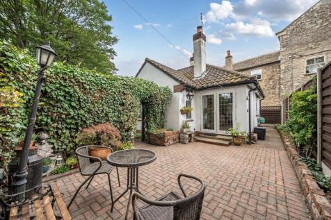 garden facing  house.jpg