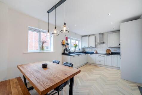 kitchen 2.jpg