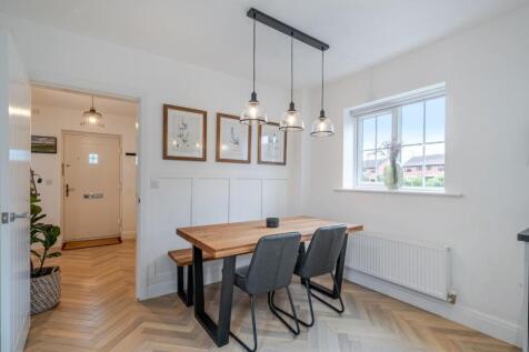 Dining area through entrance.jpg