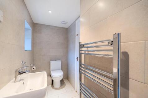 downstairs wc.jpg