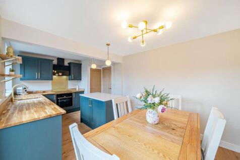 kitchen 2.jpg