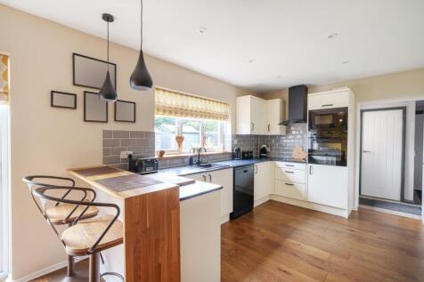 Kitchen/ Dining Room