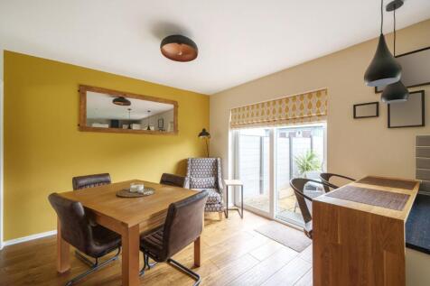 Kitchen/ Dining Room