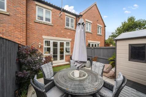 garden seating area.jpg