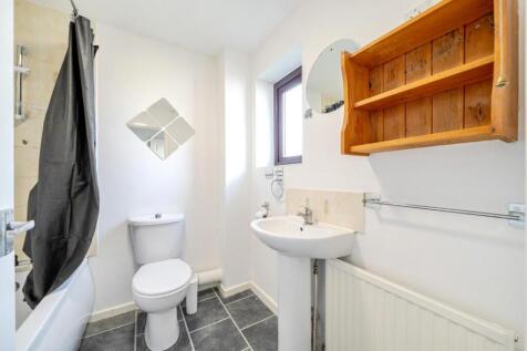 Bathroom 2.jpg