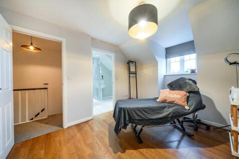 Bedroom 1.jpg