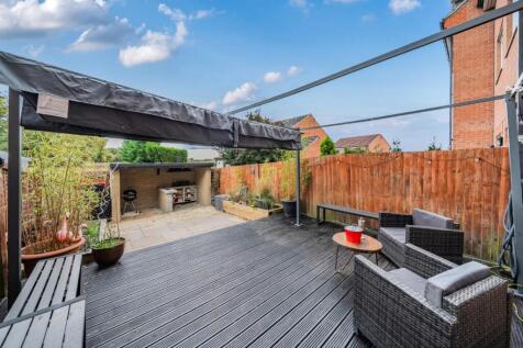 garden decking.jpg