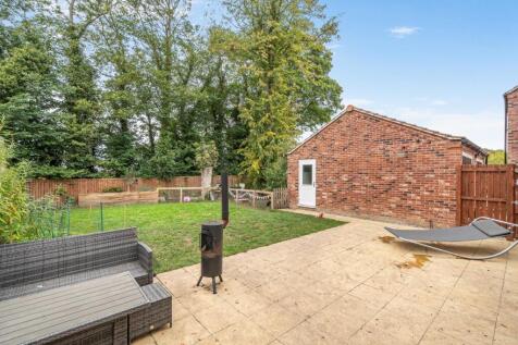 rear garden patio.jpg