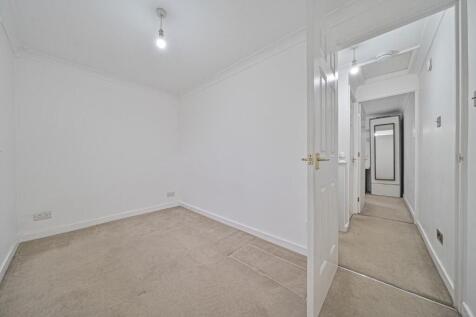 principle bedroom (2).jpg