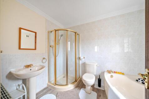 principle ensuite.jpg