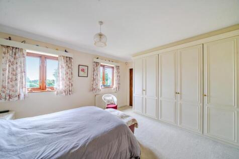 bedroom 1.jpg