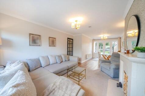 lounge through diner.JPG