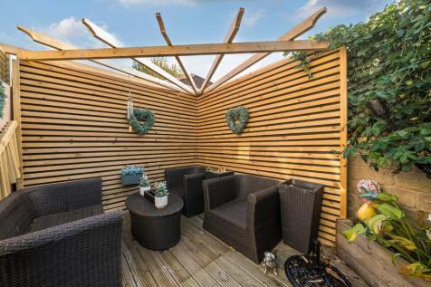 garden seeting area.jpg