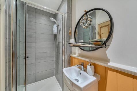 house bathroom 2.jpg