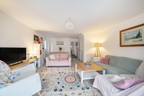 lounge dining room 2.jpg