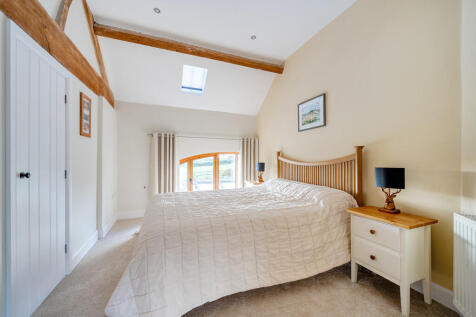 1373289-7-68ff54d...