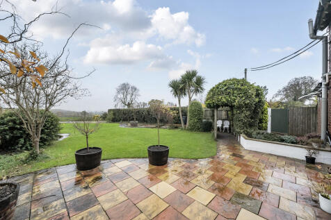 1372757-2-690a2bc...