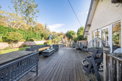 1370321-5-68fb6e0...