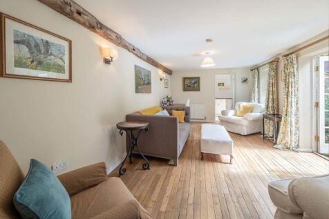 Crown cottage sit...