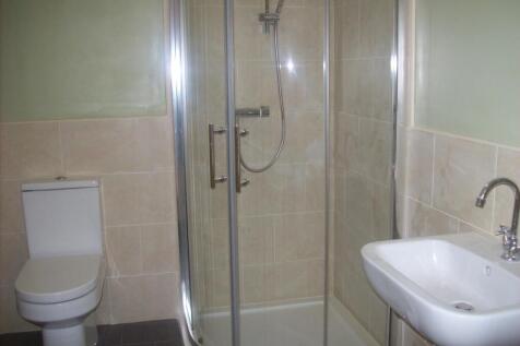 upstairsshowerroom_lge