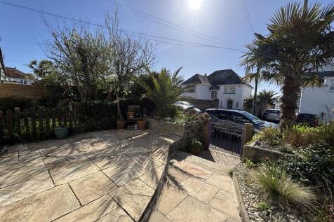 Front courtyard.jpeg