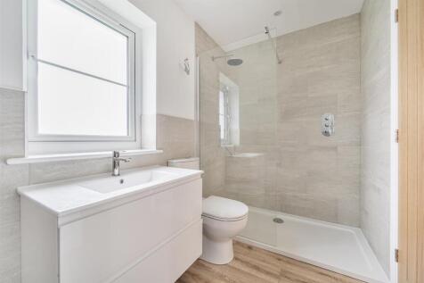 Family Bathroom Alt.jpg