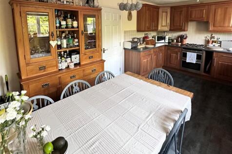 v kitchen.jpg