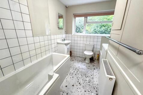Bathroom 2.jpeg