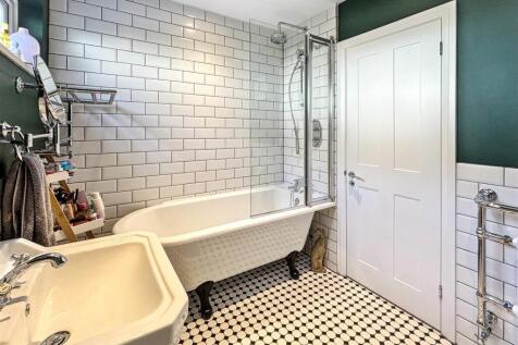 Bathroom 2.jpeg