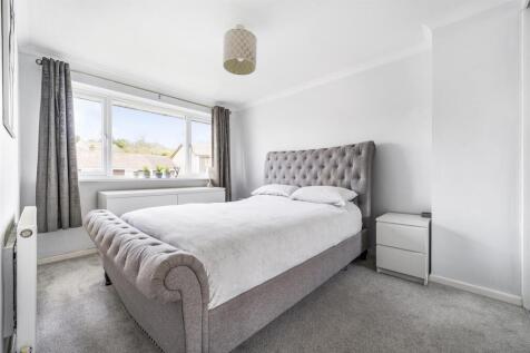 Bed 1.jpg