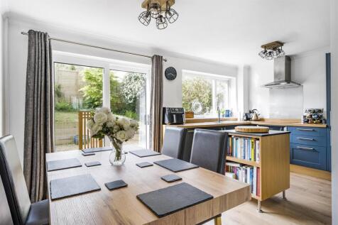 Dining Area.jpg