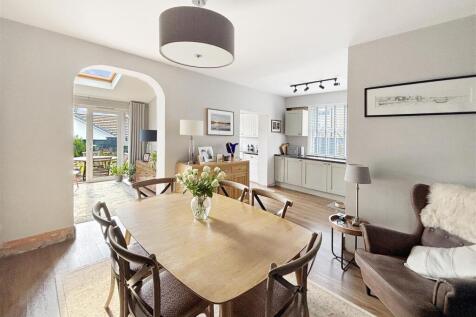 Dining Area.jpg