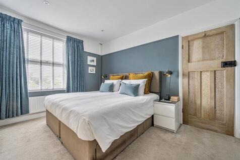 Bed 1.jpg