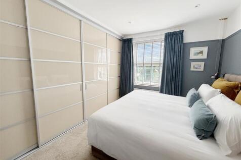 Bed 1.jpg