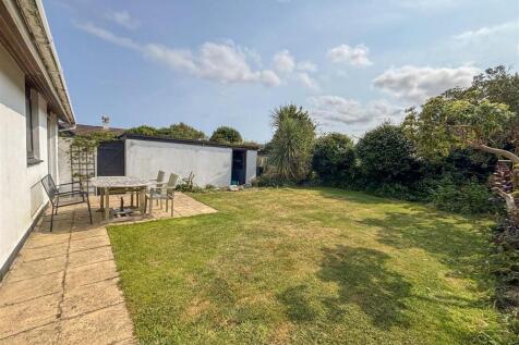 Rear garden 1.jpg