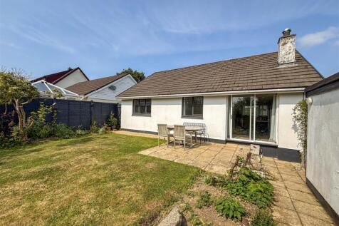 Rear garden 2.jpg