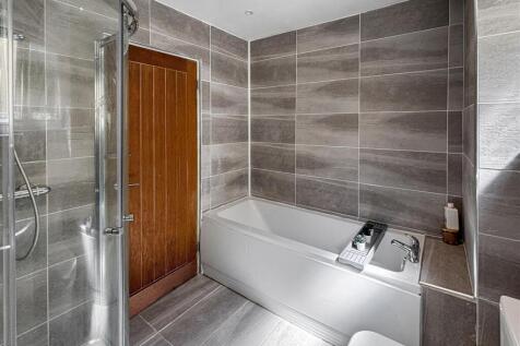 Bathroom 2.jpeg