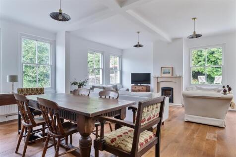 Family Room Alt.jpg