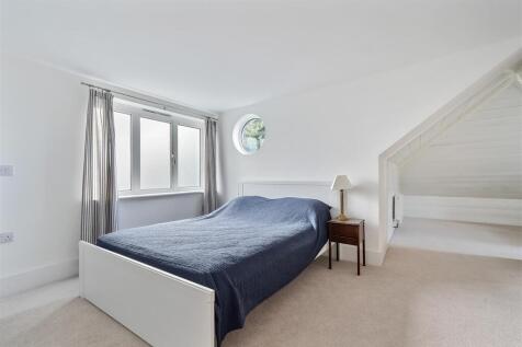 Bed 4.jpg