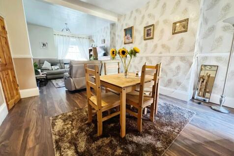 Lounge/Dining