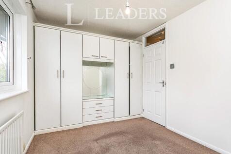 Master Bedroom (2)