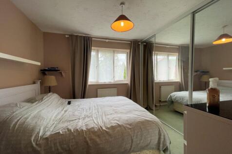 Master Bedroom (1)