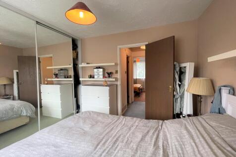 Master Bedroom (2)