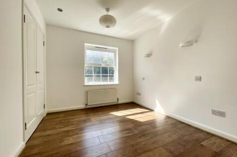 Master Bedroom (1)