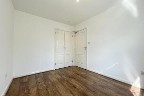 Bedroom 2 (2)