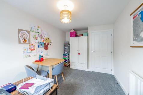 Bedroom 2/Study