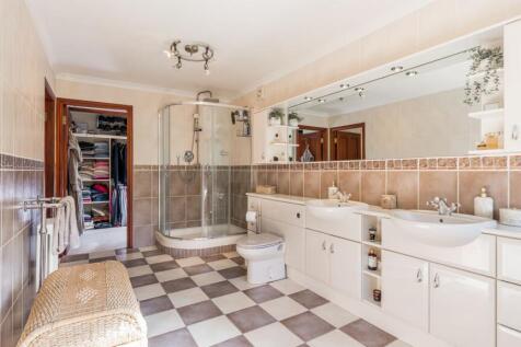Master En-suite 1