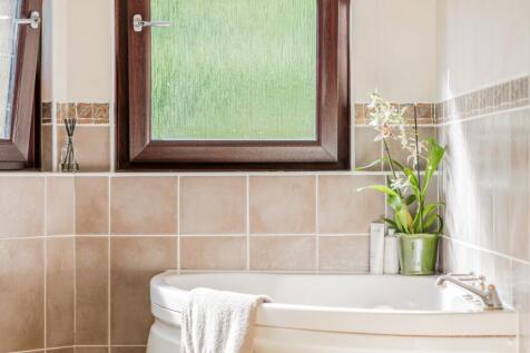 Master en-suite 3