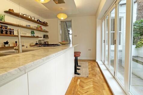 Kit/Breakfast Room