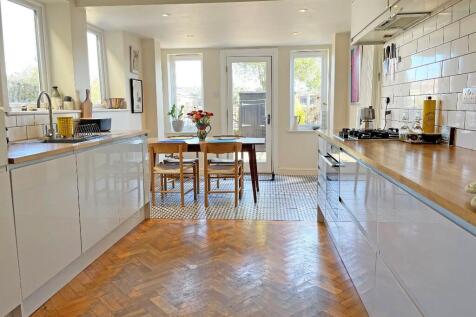 Kit/Breakfast Room